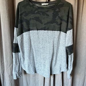 Size large multi long sleeve camp / grey